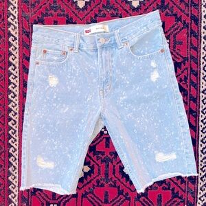 Levi’s distressed bermuda - light acid wash denim shorts size 28 like new